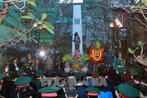 Dâng hương tưởng nhớ đồng bào Thủ đô bị bom Mỹ sát hại tháng 12/1972 ảnh 2